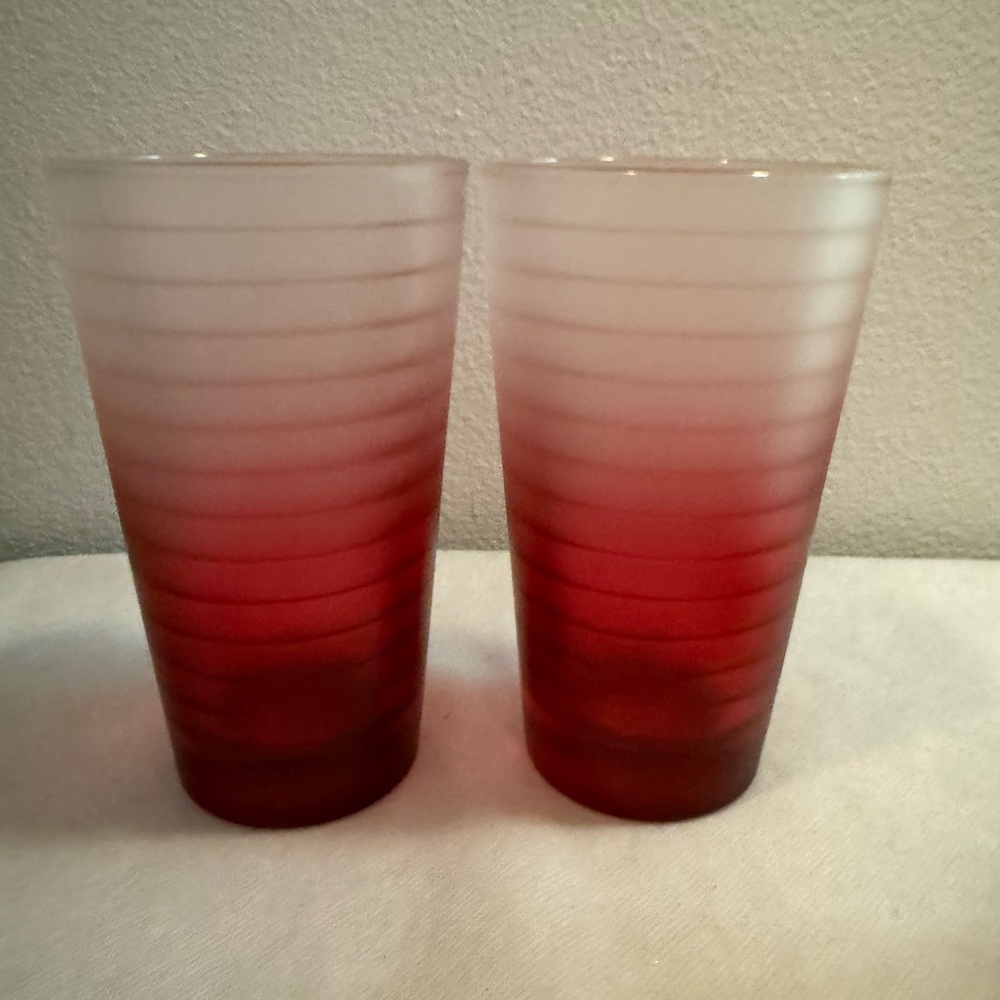 2 Fridays Red Ombré glasses. 13oz